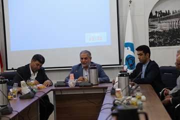 تأکید رئیس دانشگاه اصفهان بر شبکه‌سازی علمی و تحول در آموزش در مراسم معارفه رئیس دانشکده علوم جغرافیا   و برنامه ریزی 