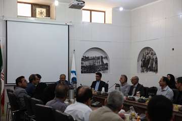 تأکید رئیس دانشگاه اصفهان بر شبکه‌سازی علمی و تحول در آموزش در مراسم معارفه رئیس دانشکده علوم جغرافیا   و برنامه ریزی 