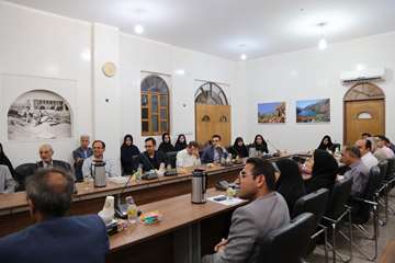 تأکید رئیس دانشگاه اصفهان بر شبکه‌سازی علمی و تحول در آموزش در مراسم معارفه رئیس دانشکده علوم جغرافیا   و برنامه ریزی 