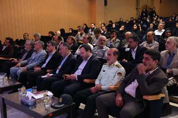 نخستین همایش ملی گردشگری زاینده‌رود